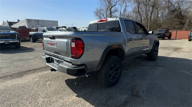 GMC Canyon Vehicle Full-screen Gallery Image 08