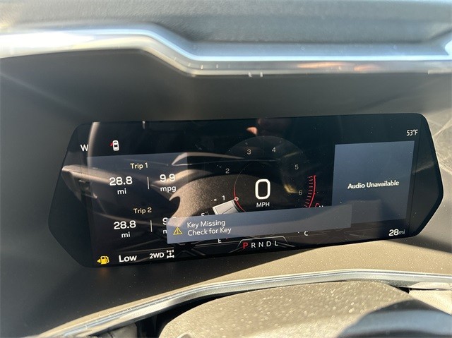 GMC Canyon Vehicle Full-screen Gallery Image 15