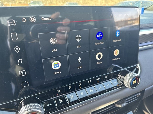 GMC Canyon Vehicle Full-screen Gallery Image 16