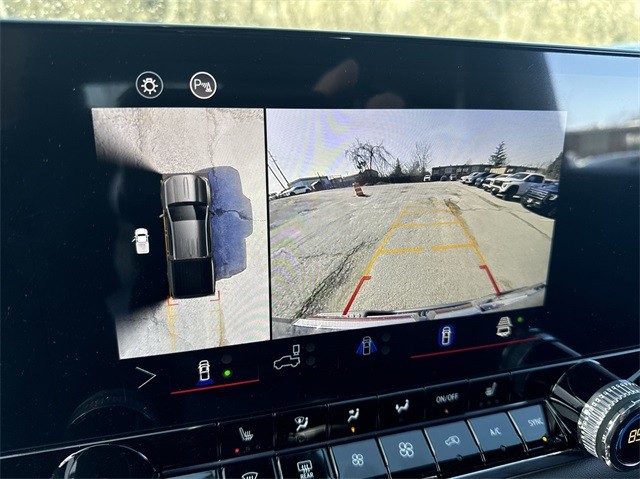 GMC Canyon Vehicle Full-screen Gallery Image 17