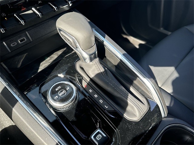 GMC Canyon Vehicle Full-screen Gallery Image 20