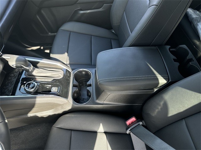 GMC Canyon Vehicle Full-screen Gallery Image 21