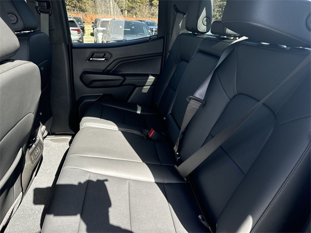 GMC Canyon Vehicle Full-screen Gallery Image 22