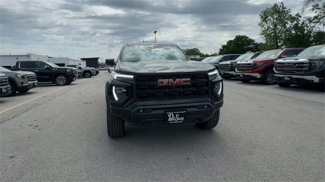 GMC Canyon Vehicle Full-screen Gallery Image 03