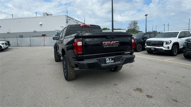 GMC Canyon Vehicle Full-screen Gallery Image 07