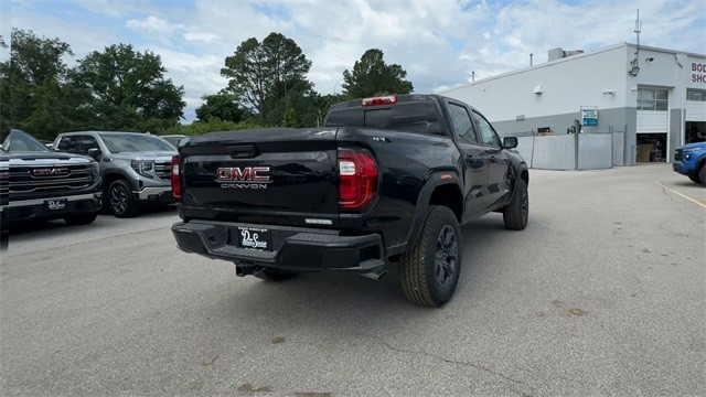 GMC Canyon Vehicle Full-screen Gallery Image 08