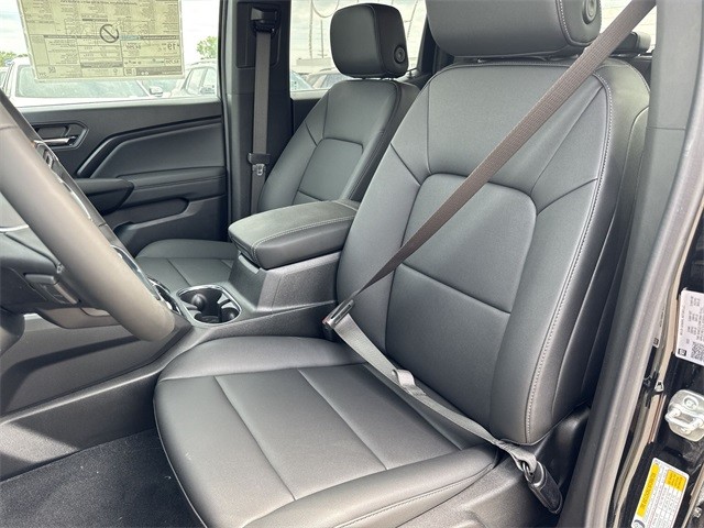 GMC Canyon Vehicle Full-screen Gallery Image 11