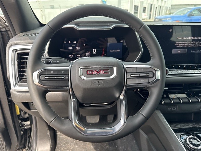 GMC Canyon Vehicle Full-screen Gallery Image 14