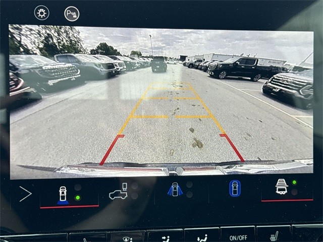 GMC Canyon Vehicle Full-screen Gallery Image 17