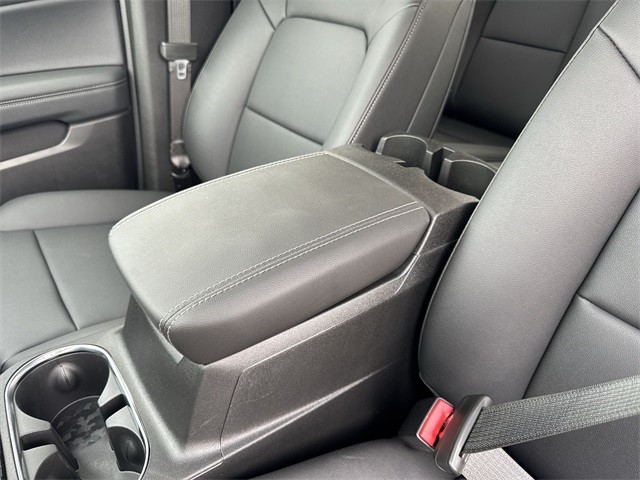 GMC Canyon Vehicle Full-screen Gallery Image 21