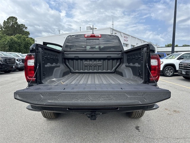 GMC Canyon Vehicle Full-screen Gallery Image 23