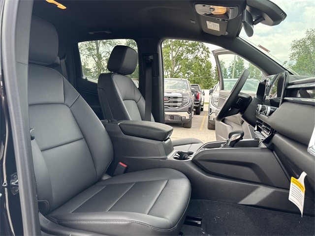 GMC Canyon Vehicle Full-screen Gallery Image 24