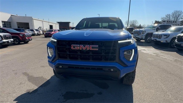 GMC Canyon Vehicle Full-screen Gallery Image 03