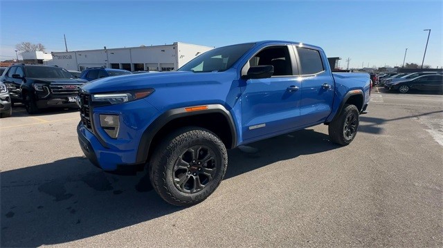 GMC Canyon Vehicle Full-screen Gallery Image 04