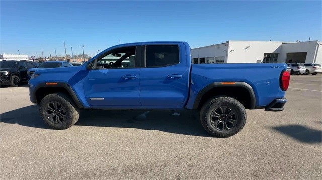 GMC Canyon Vehicle Full-screen Gallery Image 05