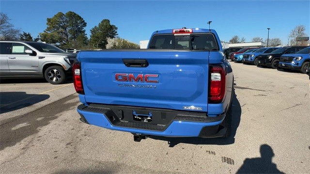 GMC Canyon Vehicle Full-screen Gallery Image 07