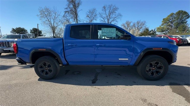 GMC Canyon Vehicle Full-screen Gallery Image 09