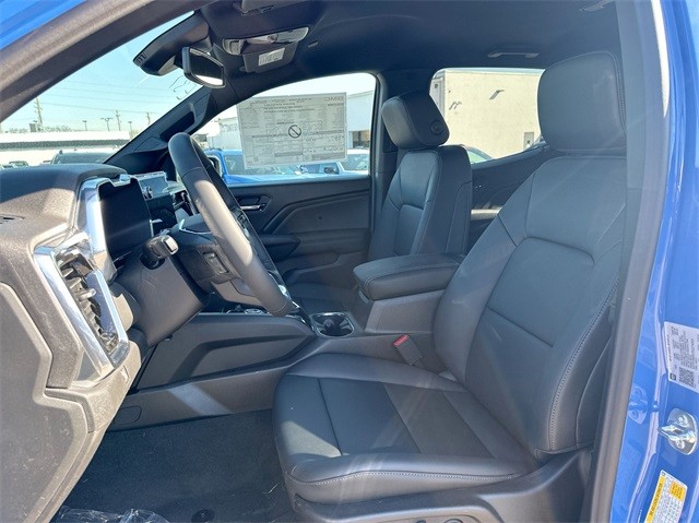 GMC Canyon Vehicle Full-screen Gallery Image 11