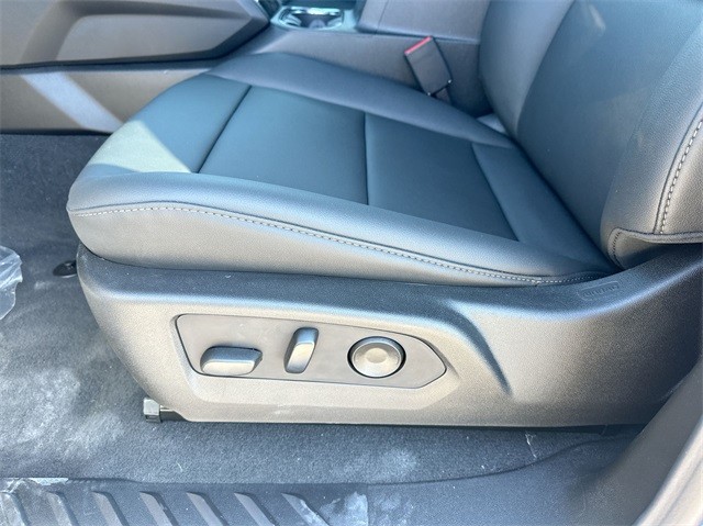 GMC Canyon Vehicle Full-screen Gallery Image 12