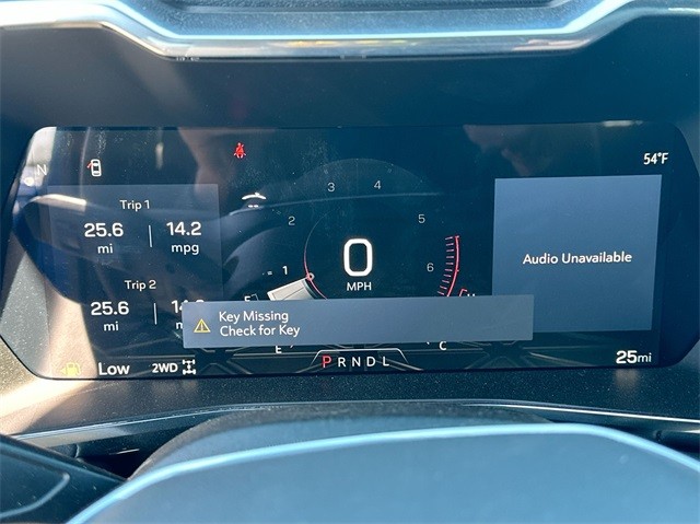 GMC Canyon Vehicle Full-screen Gallery Image 15