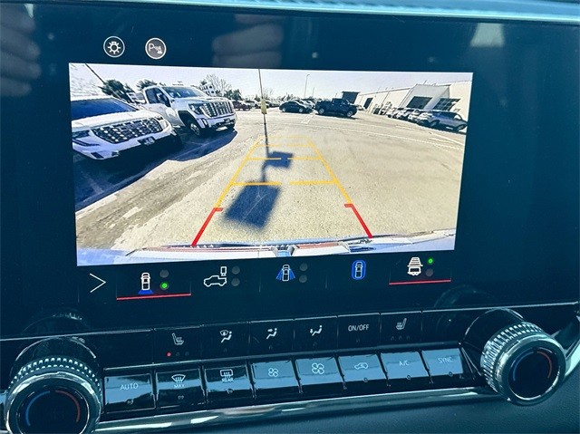 GMC Canyon Vehicle Full-screen Gallery Image 17