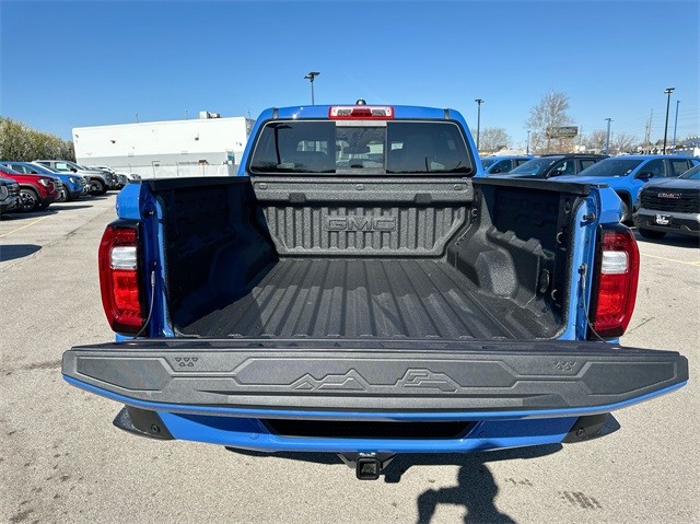 GMC Canyon Vehicle Full-screen Gallery Image 23