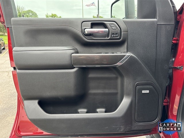 GMC Sierra 2500HD Vehicle Full-screen Gallery Image 26