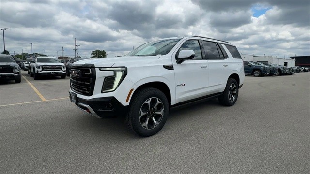 GMC Yukon Vehicle Full-screen Gallery Image 04