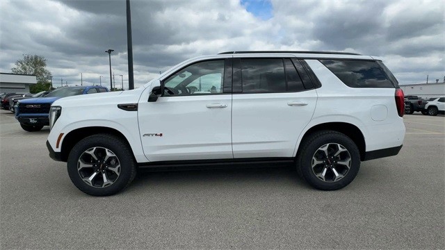 GMC Yukon Vehicle Full-screen Gallery Image 05
