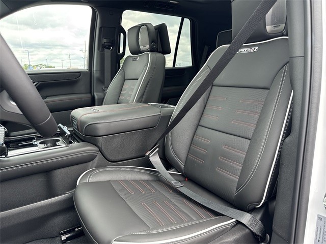 GMC Yukon Vehicle Full-screen Gallery Image 11
