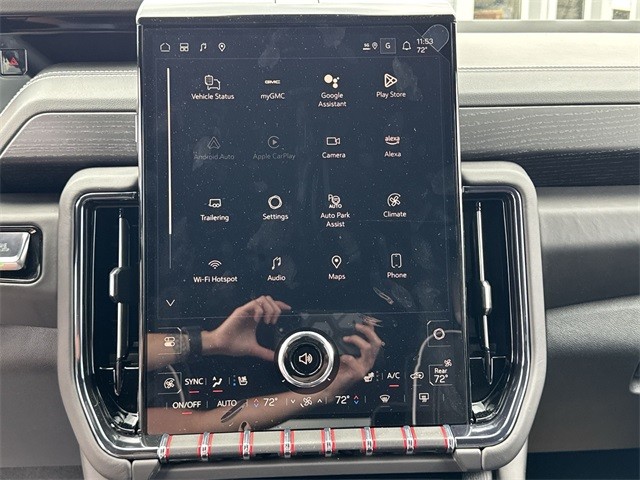 GMC Yukon Vehicle Full-screen Gallery Image 16
