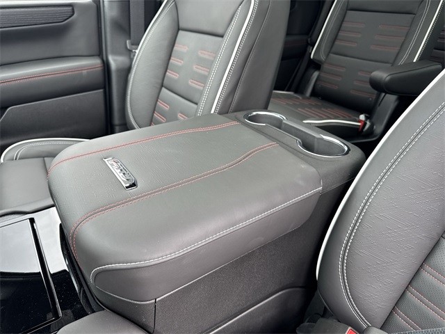 GMC Yukon Vehicle Full-screen Gallery Image 21