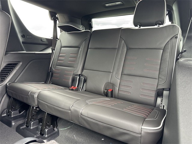 GMC Yukon Vehicle Full-screen Gallery Image 24