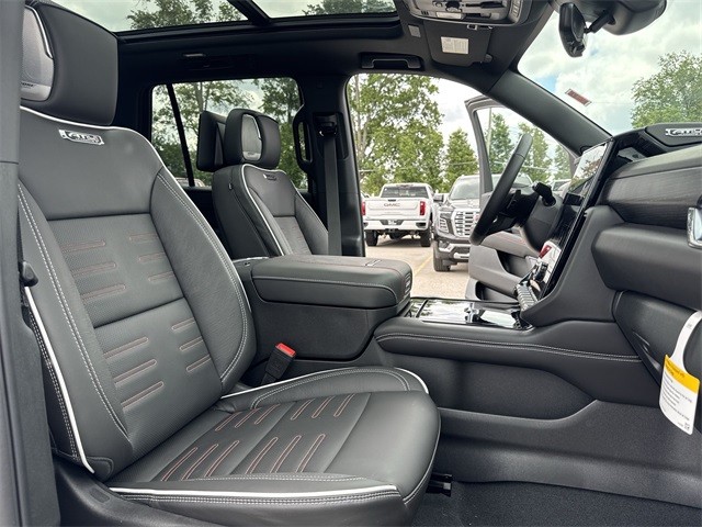 GMC Yukon Vehicle Full-screen Gallery Image 26