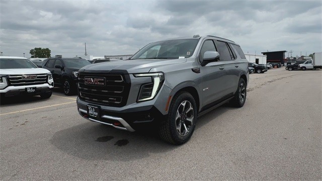 GMC Yukon Vehicle Full-screen Gallery Image 04