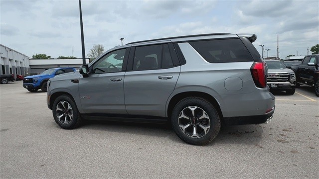 GMC Yukon Vehicle Full-screen Gallery Image 06