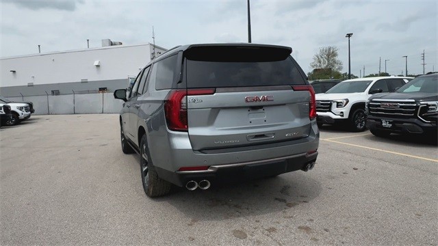 GMC Yukon Vehicle Full-screen Gallery Image 07