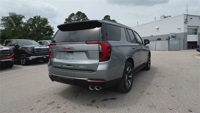 GMC Yukon Vehicle Full-screen Gallery Image 08