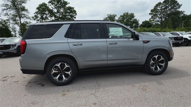 GMC Yukon Vehicle Full-screen Gallery Image 09
