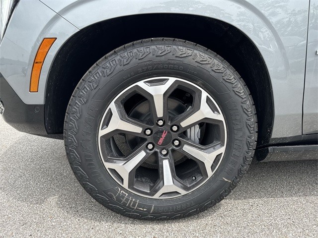 GMC Yukon Vehicle Full-screen Gallery Image 10