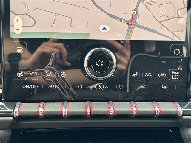 GMC Yukon Vehicle Full-screen Gallery Image 19