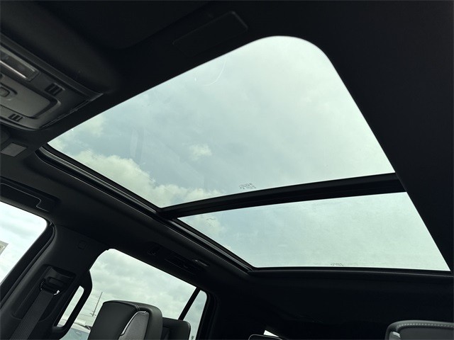 GMC Yukon Vehicle Full-screen Gallery Image 22