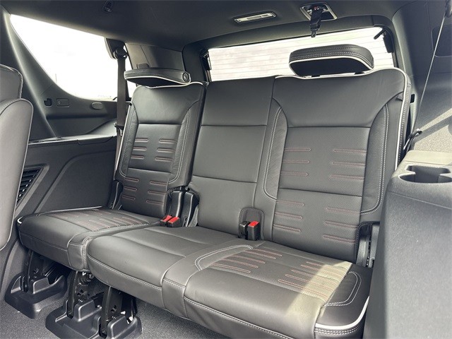 GMC Yukon Vehicle Full-screen Gallery Image 24