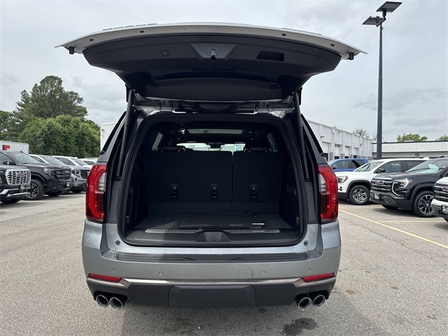 GMC Yukon Vehicle Full-screen Gallery Image 25