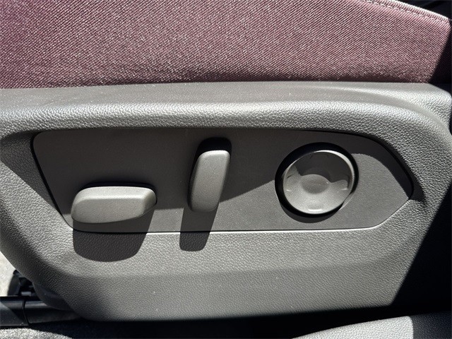 Buick Envision Vehicle Full-screen Gallery Image 12