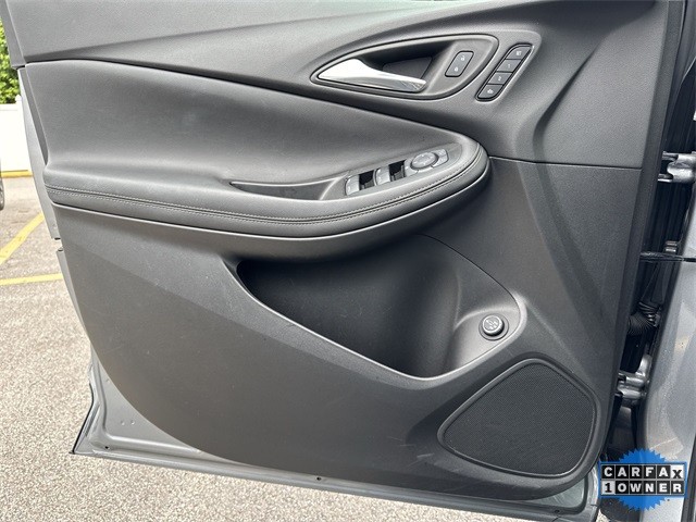 Buick Encore GX Vehicle Full-screen Gallery Image 24