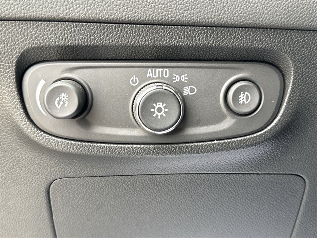 Buick Encore GX Vehicle Full-screen Gallery Image 38