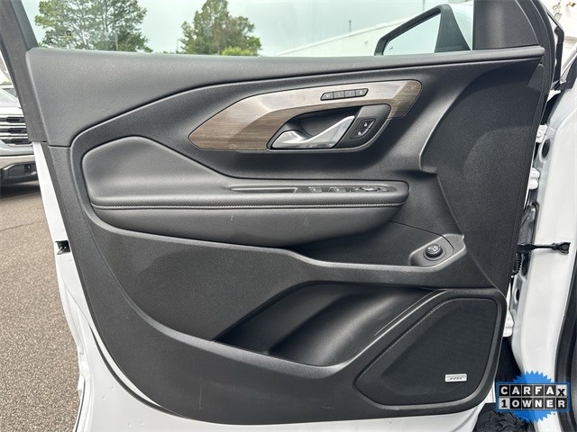 GMC Terrain Vehicle Full-screen Gallery Image 27