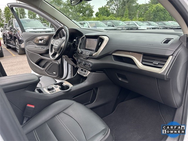 GMC Terrain Vehicle Full-screen Gallery Image 34