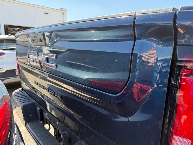 GMC Sierra 2500HD Vehicle Full-screen Gallery Image 07